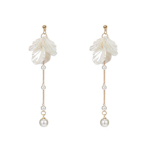 Daisy drop earrings